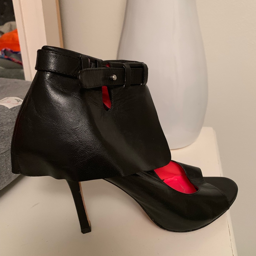 Black heels with peep toe and ankle buckle